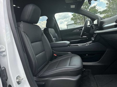 Certified 2025 Chevrolet Traverse LT FWD image 19