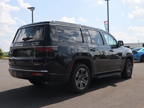 Certified 2024 Jeep Wagoneer Series II w/ Flexible Seating Group RWD image 5
