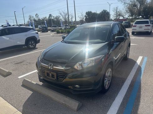 Used 2017 Honda HR-V EX image 3