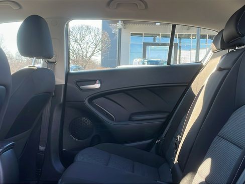 Used 2017 Kia Forte LX image 19