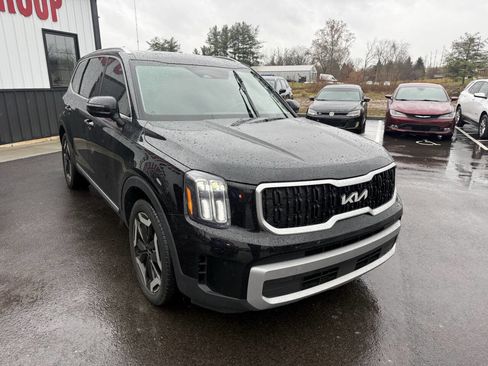 Used 2023 Kia Telluride EX w/ EX Captain's Chair Package image 4