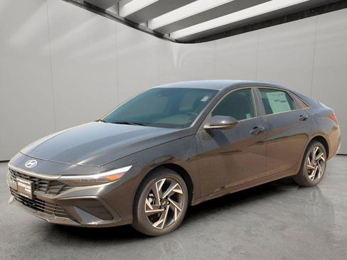 Used 2025 Hyundai Elantra Sport w/ Cargo Package FWD image 1