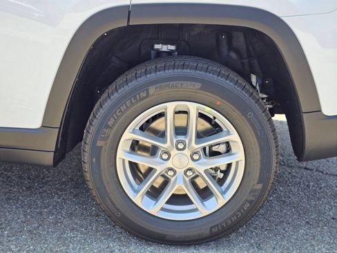New 2026 Jeep Grand Cherokee L Laredo RWD image 9