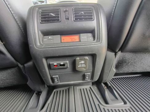 Used 2020 Nissan Pathfinder SL image 66