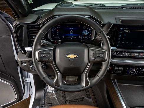 Used 2025 Chevrolet Silverado 2500 High Country image 18