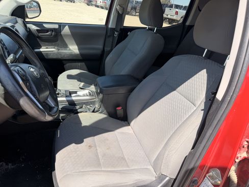 Used 2020 Toyota Tacoma SR5 w/ Technology Package AWD/4WD image 12