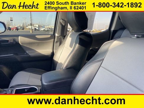 Used 2020 Toyota Tacoma SR image 10