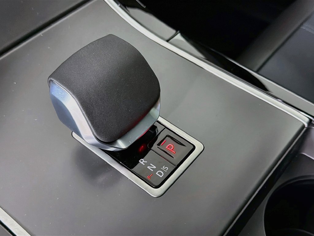 New 2026 Land Rover Range Rover Velar S AWD/4WD image 17