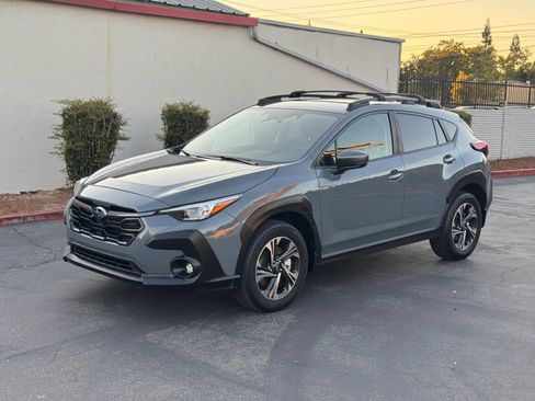 Used 2024 Subaru Crosstrek 2.0i Premium AWD/4WD image 2