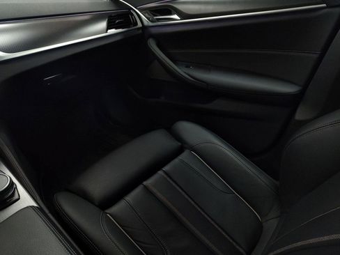 Used 2022 BMW 540i xDrive w/ M Sport Package image 26