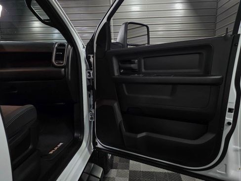 Used 2024 RAM 3500 Tradesman w/ Chrome Appearance Group image 32