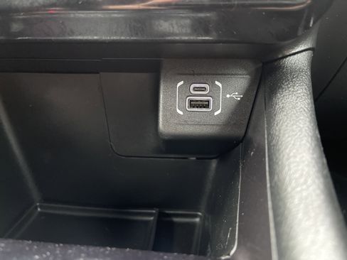 Used 2024 Jeep Compass Latitude image 29