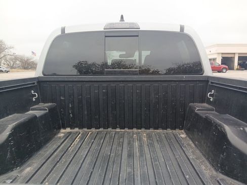 Used 2021 Toyota Tacoma TRD Off-Road w/ Technology Package image 19