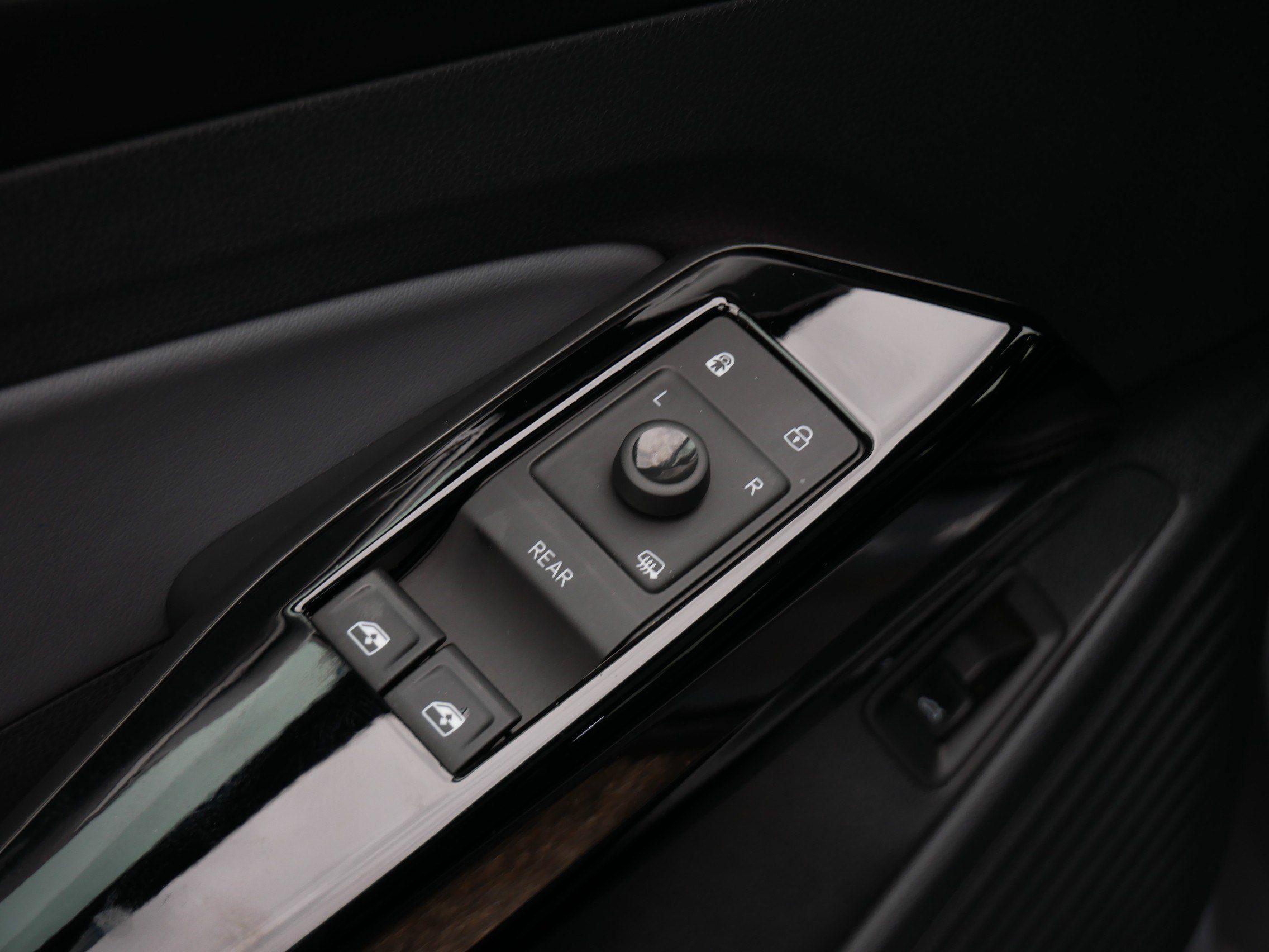 Certified 2023 Volkswagen ID.4 Pro S AWD/4WD image 19