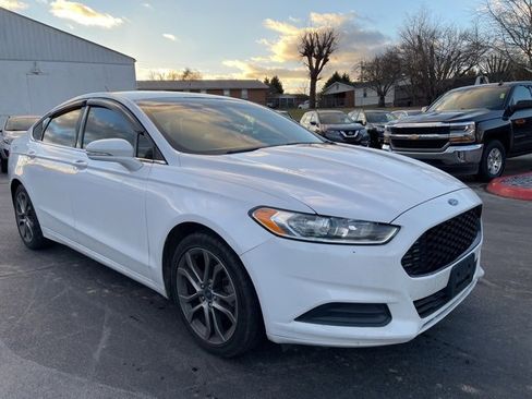 Used 2013 Ford Fusion SE image 2