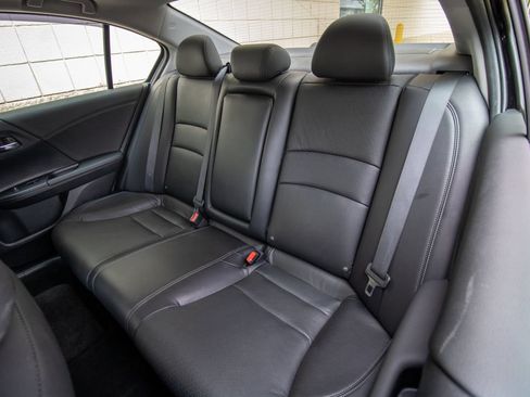 Used 2017 Honda Accord Touring image 17