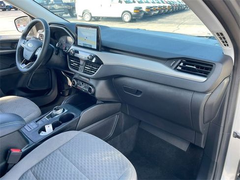 Used 2022 Ford Escape SE w/ SE Sport Appearance Package image 28