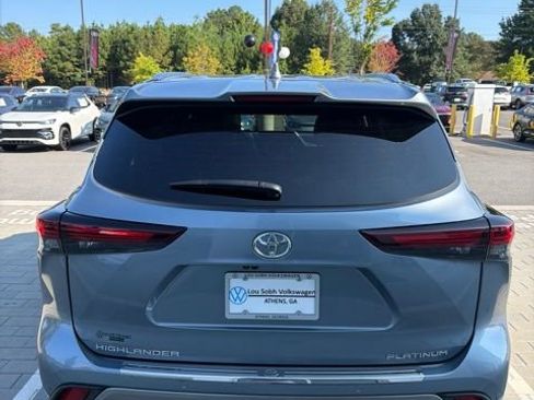 Used 2024 Toyota Highlander Platinum FWD image 7
