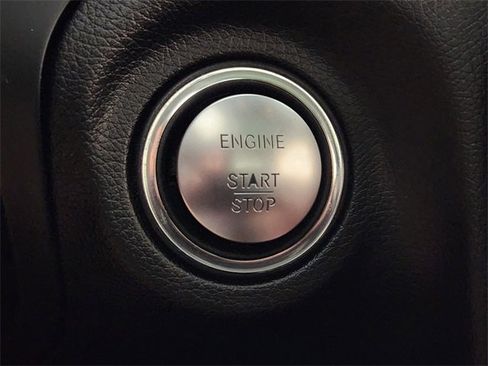 Used 2018 Mercedes-Benz SLC 300 image 20