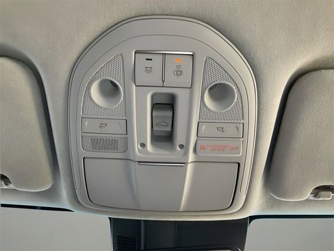 Used 2020 Genesis G70 2.0T w/ Prestige Package image 29