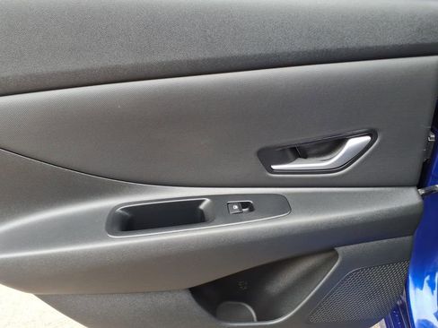 Used 2023 Hyundai Elantra Limited w/ Cargo Package FWD image 10