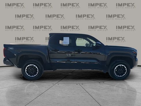 Used 2025 Toyota Tacoma TRD Off-Road image 6