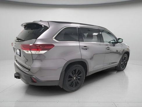 Used 2019 Toyota Highlander SE AWD/4WD image 6