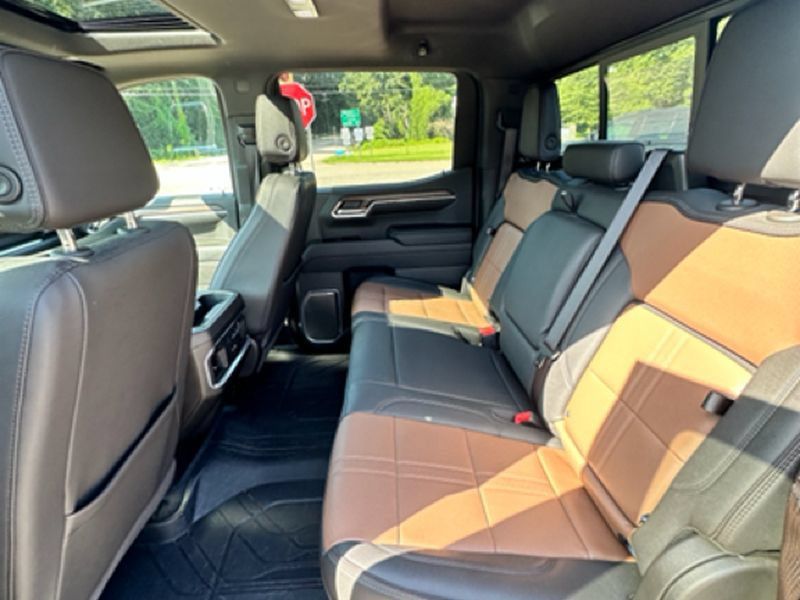 Used 2024 Chevrolet Silverado 1500 High Country w/ High Country Premium Package AWD/4WD image 23