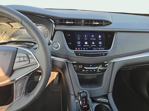 New 2025 Cadillac XT5 Luxury image 23
