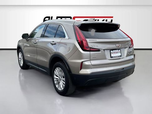 Used 2024 Cadillac XT4 Luxury w/ Cold Weather Package AWD/4WD image 5