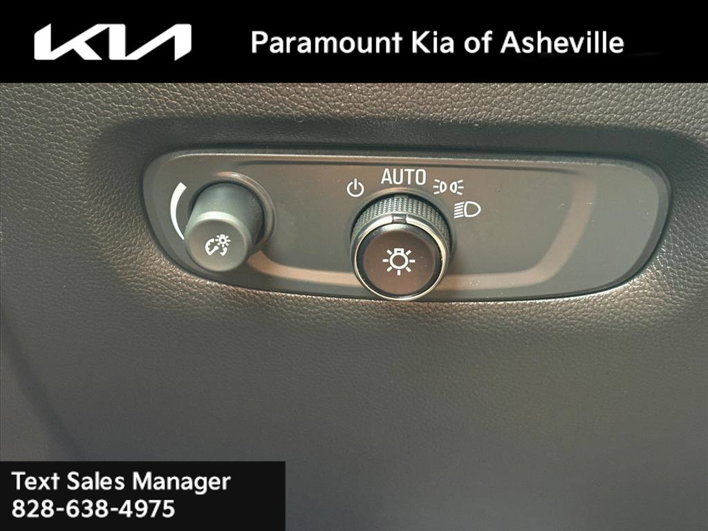 Used 2023 Chevrolet Traverse LT FWD image 25