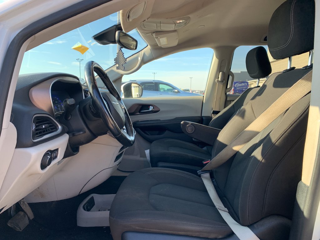 Used 2021 Chrysler Voyager LX w/ Cold Weather Group FWD image 15