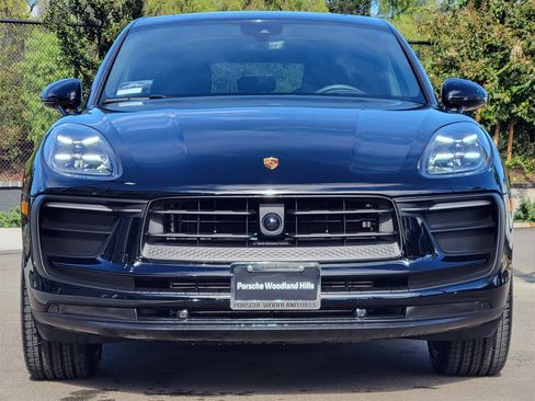 Used 2025 Porsche Macan image 10