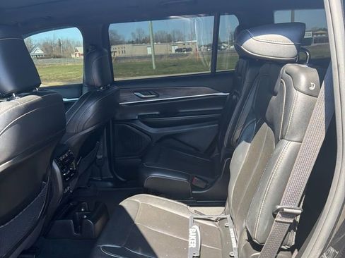 Used 2024 Jeep Grand Cherokee L Limited w/ Luxury Tech Group II image 19