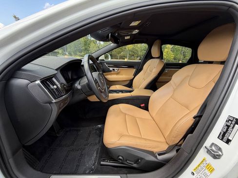 Used 2017 Volvo S90 T5 Momentum w/ Convenience Package FWD image 9