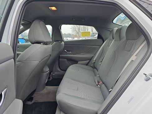 Used 2024 Hyundai Elantra SE image 10