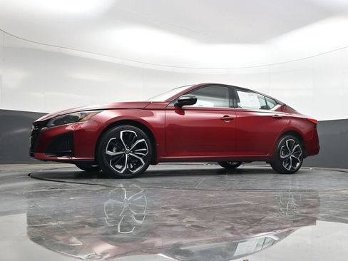 Used 2024 Nissan Altima 2.5 SR w/ SR Premium Package AWD/4WD image 42