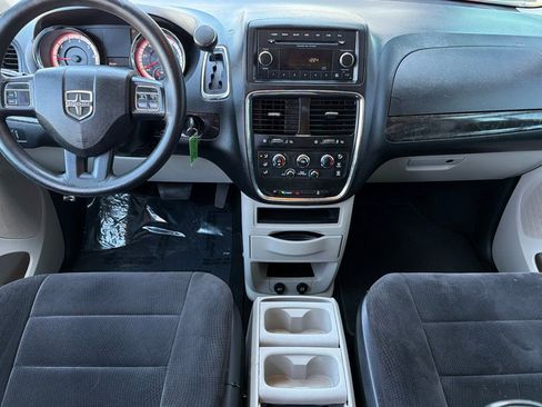 Used 2013 Dodge Grand Caravan SXT FWD image 14