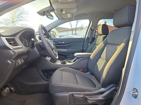 Used 2023 GMC Acadia SLE image 19