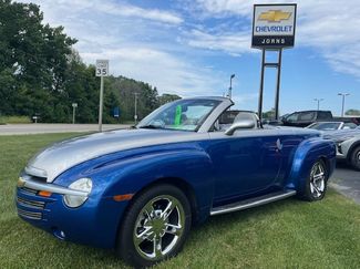 Used 2004 Chevrolet SSR w/ Preferred Equipment Group video 1