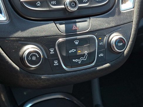 Used 2018 Chevrolet Malibu LT FWD image 15