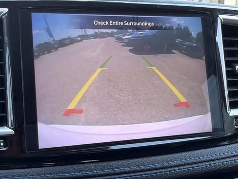 Used 2021 Chrysler Pacifica Touring-L FWD image 25