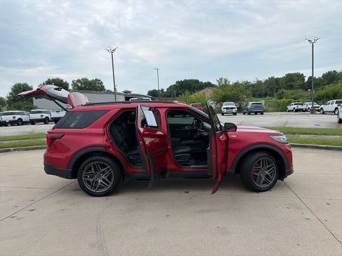 Certified 2025 Ford Explorer ST-Line w/ Premium Package AWD/4WD image 39