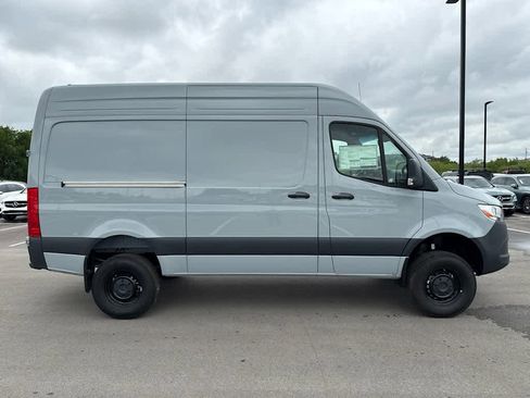 Used 2025 Mercedes-Benz Sprinter 2500 image 4
