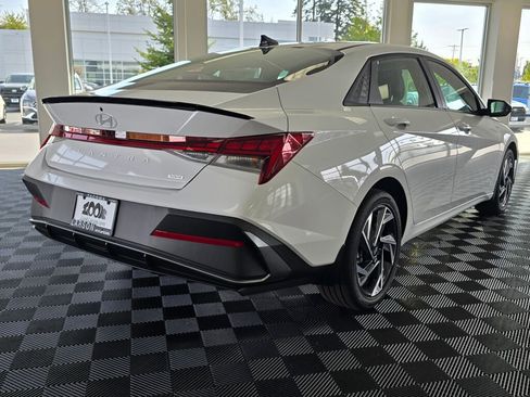 New 2025 Hyundai Elantra SEL image 4