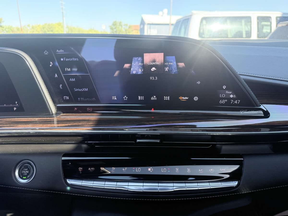 Used 2023 Cadillac Escalade ESV Premium Luxury AWD/4WD image 12