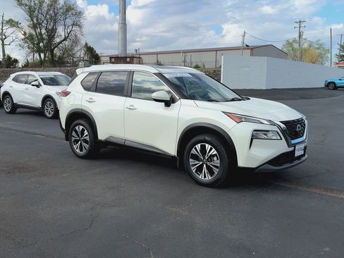 Used 2023 Nissan Rogue SV w/ SV Premium B Package image 2