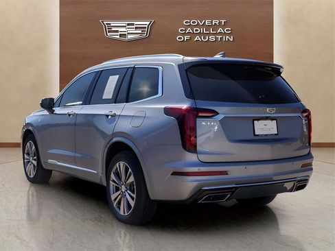 Used 2025 Cadillac XT6 Premium Luxury image 3