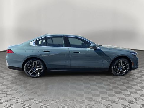 New 2026 BMW i5 eDrive40 w/ Premium Package image 2