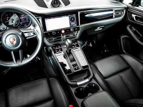 Used 2026 Porsche Macan AWD/4WD image 19